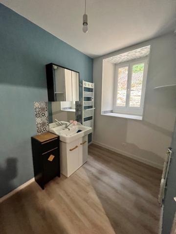 Maison située à CURZAY SUR VONNE proche LUSIGNAN et VIVONNE