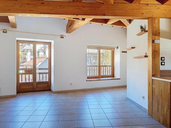 Duplex T4 au centre de Guillestre - Posez vos meubles!