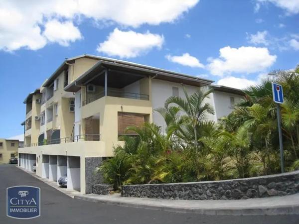 Appartement à louer 2 pièces 41.09m² Saint-Pierre (97410)