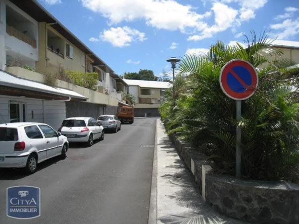 Appartement à louer 2 pièces 41.09m² Saint-Pierre (97410)