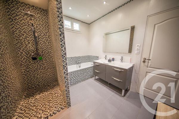 Maison à vendre  5 pièces - 127,24 m 2   ST MEDARD EN JALLES  - 33
