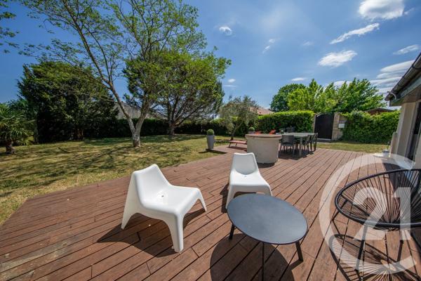 Maison à vendre  5 pièces - 127,24 m 2   ST MEDARD EN JALLES  - 33