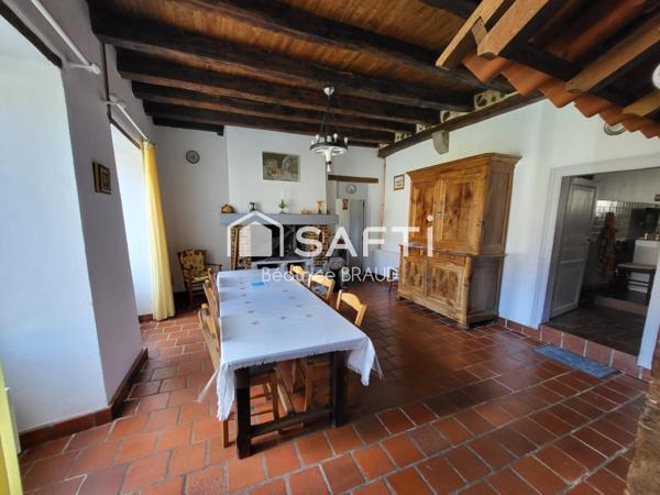 Propriété au calme dans un écrin de verdure.