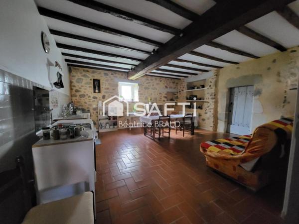 Propriété au calme dans un écrin de verdure.