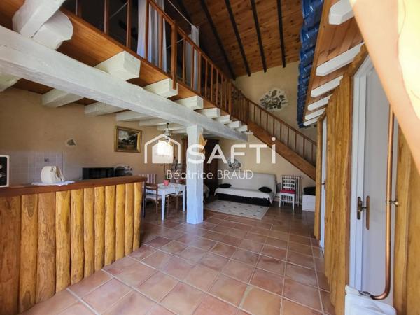 Propriété au calme dans un écrin de verdure.