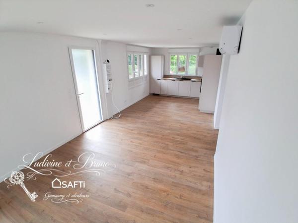 SUPERBE APPARTEMENT REFAIT A NEUF AVEC COUR PRIVATIVE