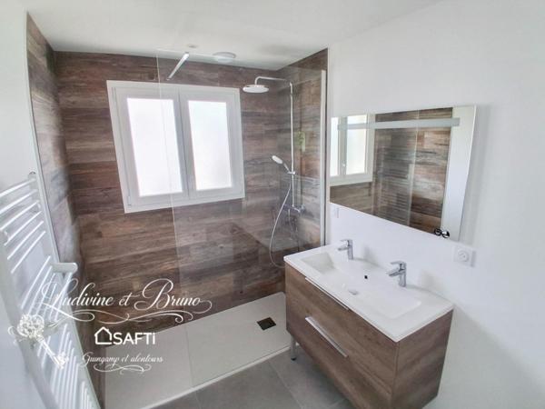 SUPERBE APPARTEMENT REFAIT A NEUF AVEC COUR PRIVATIVE