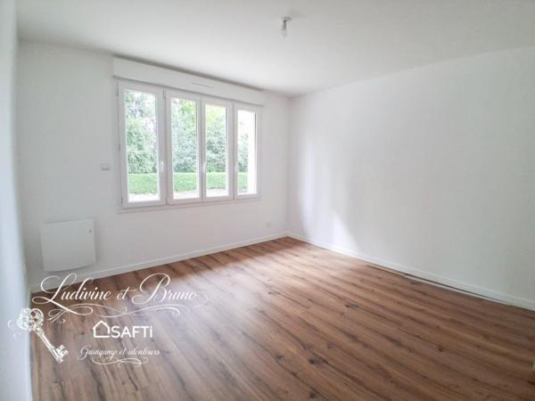 SUPERBE APPARTEMENT REFAIT A NEUF AVEC COUR PRIVATIVE