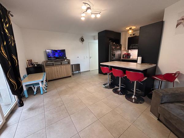 A vendre, Appartement Marseille 13ème Saint Mitre, garage, 4 pièces 80 m2, grande terrasse.