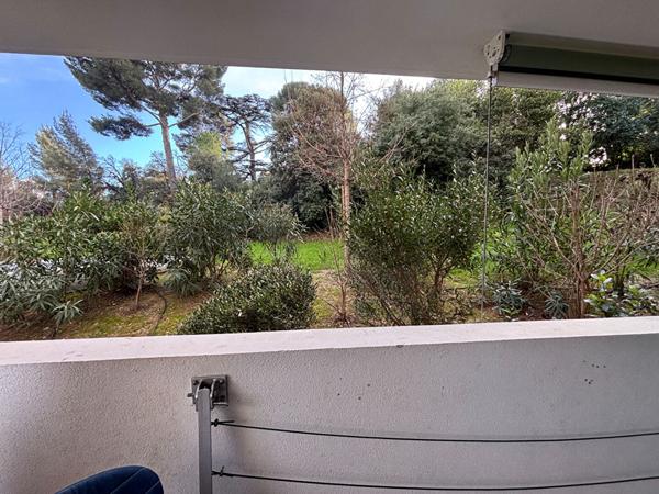 A vendre, Appartement Marseille 13ème Saint Mitre, garage, 4 pièces 80 m2, grande terrasse.