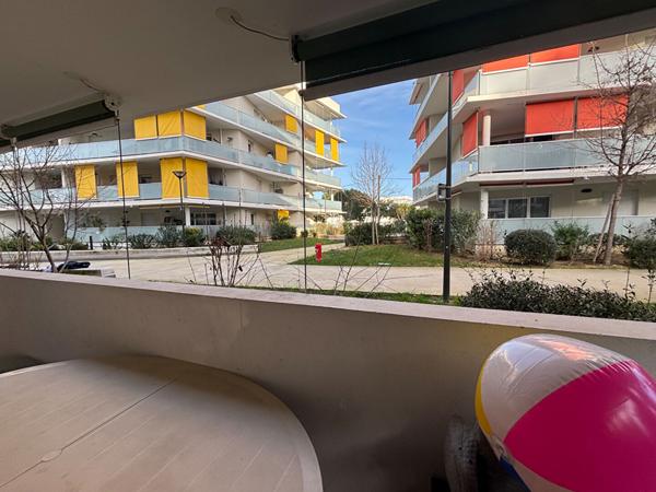 A vendre, Appartement Marseille 13ème Saint Mitre, garage, 4 pièces 80 m2, grande terrasse.