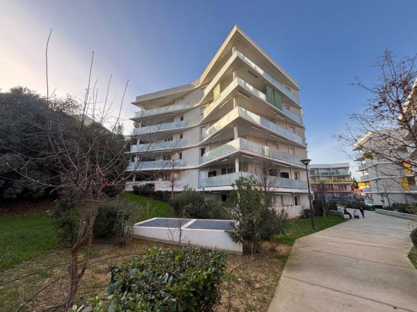 A vendre, Appartement Marseille 13ème Saint Mitre, garage, 4 pièces 80 m2, grande terrasse.