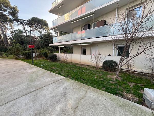 A vendre, Appartement Marseille 13ème Saint Mitre, garage, 4 pièces 80 m2, grande terrasse.
