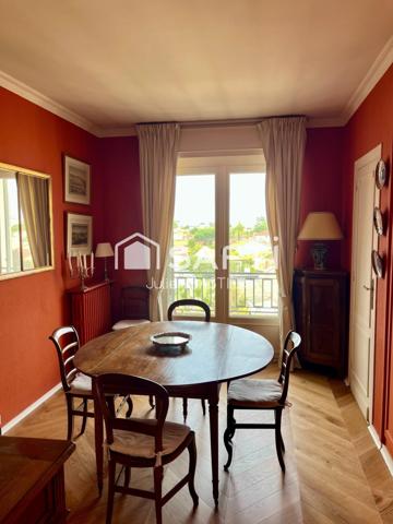 Caudéran centre - Grand T4 de 155m2 au 4ème et dernier étage avec 3 chambres, larges balcons - Studio de 25m2 - garage, cave