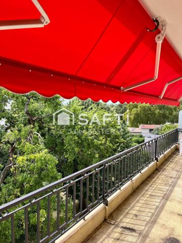 Caudéran centre - Grand T4 de 155m2 au 4ème et dernier étage avec 3 chambres, larges balcons - Studio de 25m2 - garage, cave