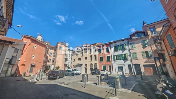 Local Commercial 10 pièces - 386 m²