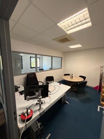 A LOUER - LIMOGES - Bureaux Limoges 105 m² - Zone ester technopole avec parking