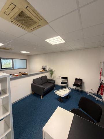 A LOUER - LIMOGES - Bureaux Limoges 105 m² - Zone ester technopole avec parking