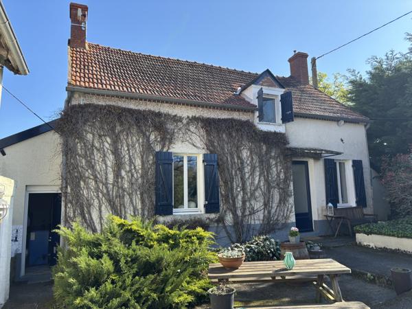 VENDU - Saint-Maur - Propriété de charme sur un terrain de 5623 m² avec vue imprenable et détails authent Saint-Maur (18270)