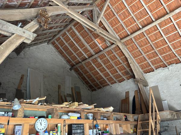 VENDU - Saint-Maur - Propriété de charme sur un terrain de 5623 m² avec vue imprenable et détails authent Saint-Maur (18270)