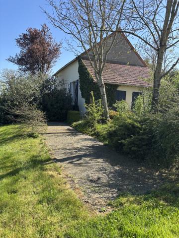 VENDU - Saint-Maur - Propriété de charme sur un terrain de 5623 m² avec vue imprenable et détails authent Saint-Maur (18270)