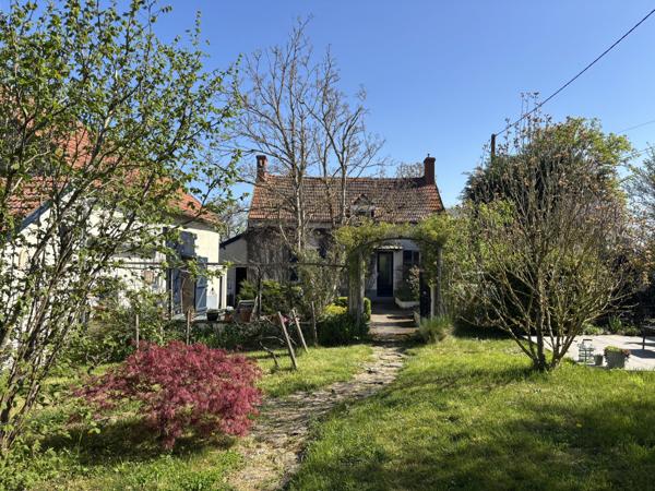 VENDU - Saint-Maur - Propriété de charme sur un terrain de 5623 m² avec vue imprenable et détails authent Saint-Maur (18270)