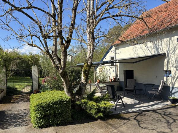 VENDU - Saint-Maur - Propriété de charme sur un terrain de 5623 m² avec vue imprenable et détails authent Saint-Maur (18270)