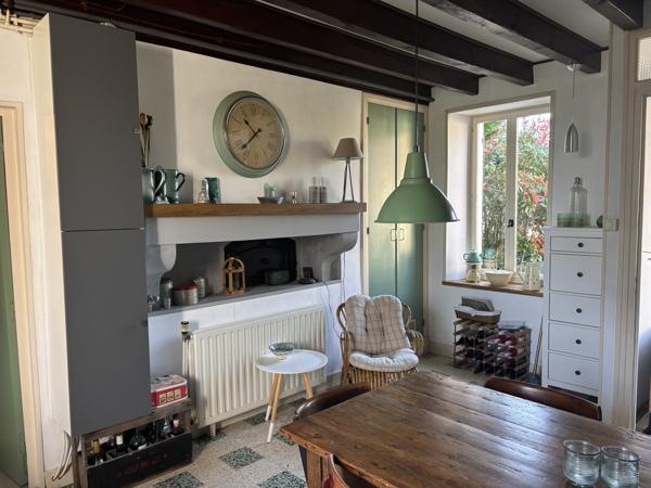 VENDU - Saint-Maur - Propriété de charme sur un terrain de 5623 m² avec vue imprenable et détails authent Saint-Maur (18270)