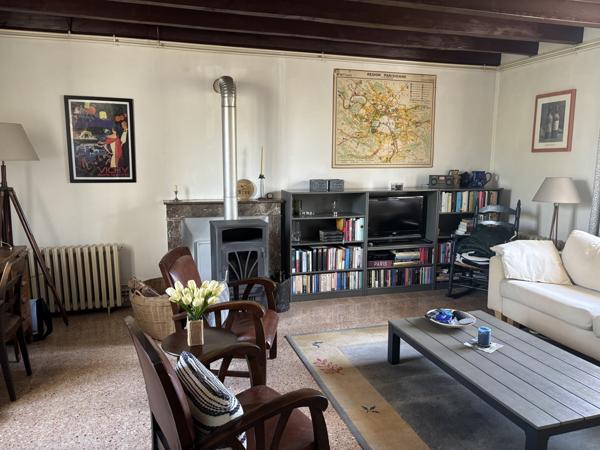 VENDU - Saint-Maur - Propriété de charme sur un terrain de 5623 m² avec vue imprenable et détails authent Saint-Maur (18270)