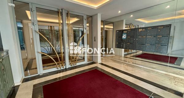 Location Appartement 4 pièces 130 m² - ÉCully 69130