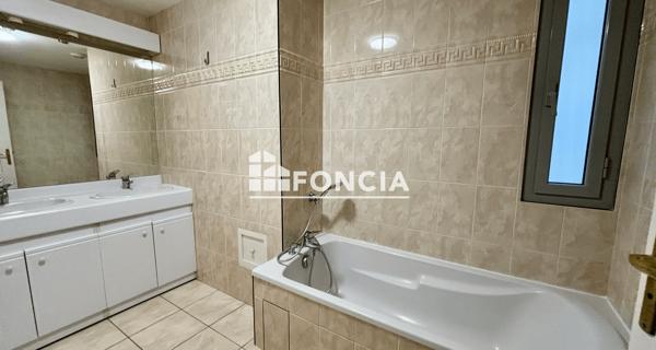 Location Appartement 4 pièces 130 m² - ÉCully 69130