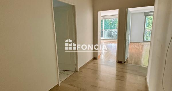 Location Appartement 4 pièces 130 m² - ÉCully 69130