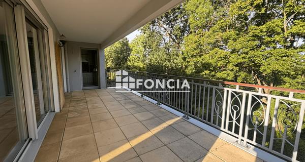 Location Appartement 4 pièces 130 m² - ÉCully 69130