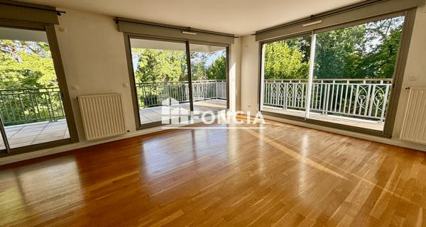 Location Appartement 4 pièces 130 m² - ÉCully 69130