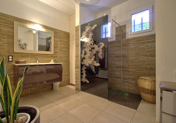 FOULAYRONNES - Charmante maison rénovée et lumineuse de 150m² avec vue, garage, abri voiture et jardin dans un environnement calme.