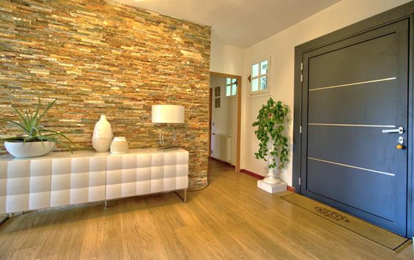 FOULAYRONNES - Charmante maison rénovée et lumineuse de 150m² avec vue, garage, abri voiture et jardin dans un environnement calme.