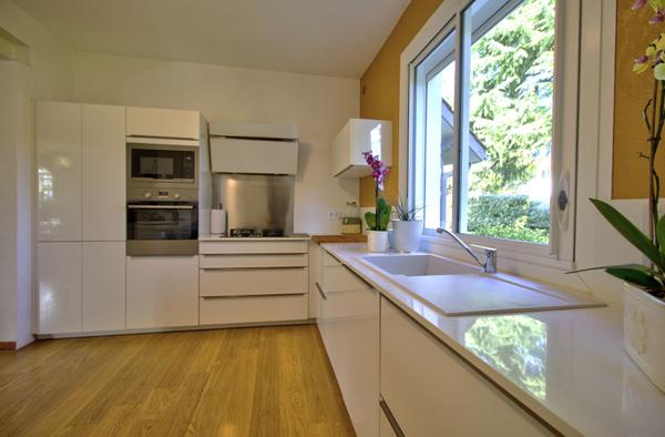 FOULAYRONNES - Charmante maison rénovée et lumineuse de 150m² avec vue, garage, abri voiture et jardin dans un environnement calme.