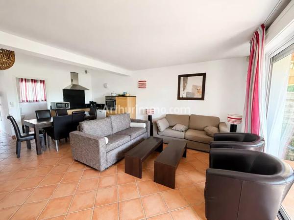 Vente                                                      Appartement
                        
                     3 pièces                      74 m2                     à Roquebrune-sur-Argens