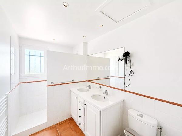 Vente                                                      Appartement
                        
                     3 pièces                      74 m2                     à Roquebrune-sur-Argens