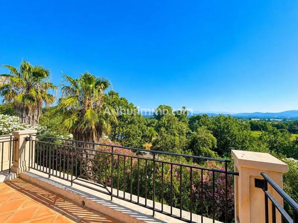 Vente                                                      Appartement
                        
                     3 pièces                      74 m2                     à Roquebrune-sur-Argens