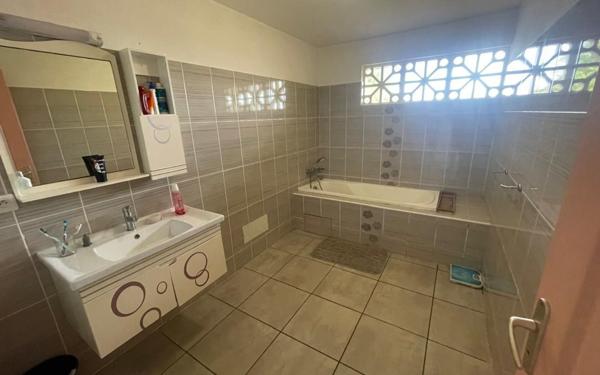 Maison à vendre    6 pièces •  Remire-Montjoly