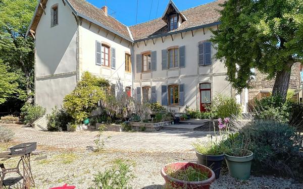 Maison à vendre    8 pièces • 296 m2 Lezoux