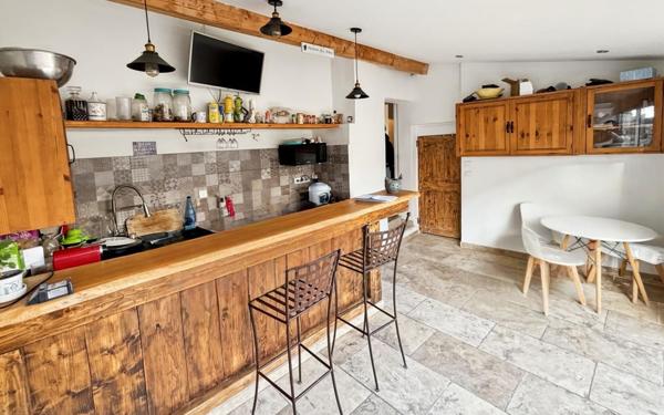 Maison à vendre    2 pièces •  Pierrevert