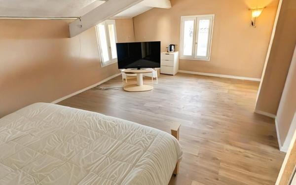 Maison à vendre    2 pièces •  Pierrevert