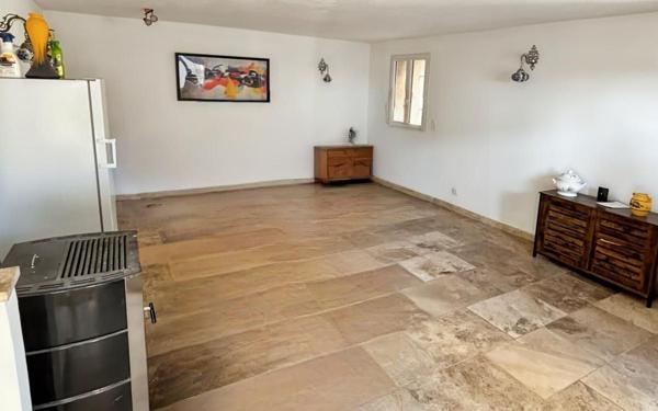 Maison à vendre    2 pièces •  Pierrevert