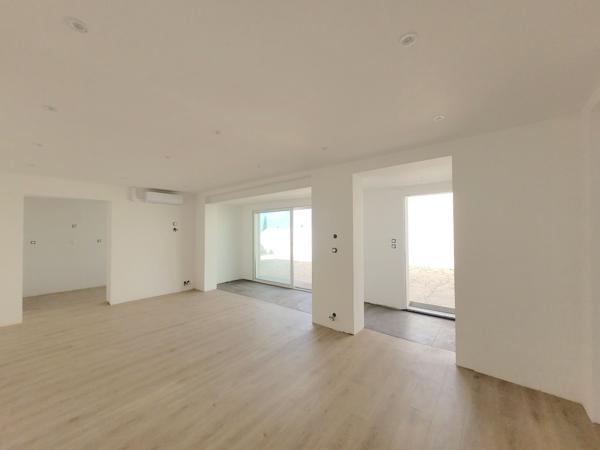 Appartement
         2 pièces
        - 58 m² 425 000 € *