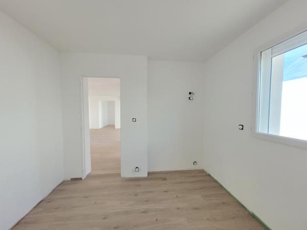 Appartement
         2 pièces
        - 58 m² 425 000 € *
