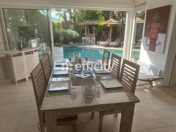 Maison
         5 pièces
        - 181 m² 997 000 € *