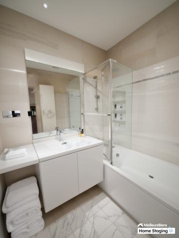 GRAND F2 BERCY VILLAGE cave et parking