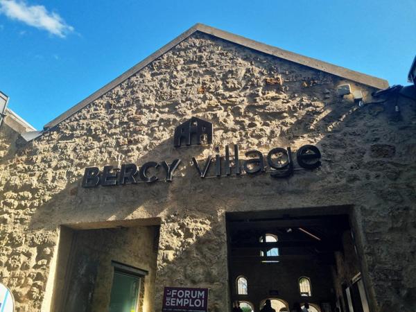 GRAND F2 BERCY VILLAGE cave et parking